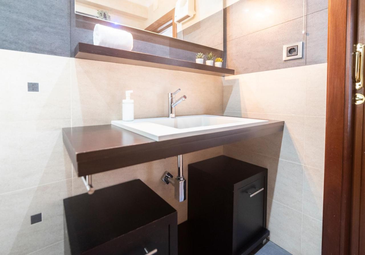 Apartamento Victoria Apartment Ферол Екстериор снимка