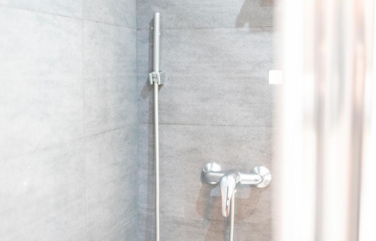 Apartamento Victoria Apartment Ферол Екстериор снимка