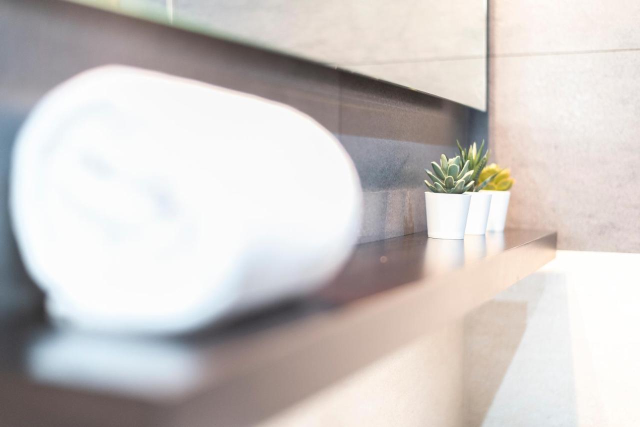 Apartamento Victoria Apartment Ферол Екстериор снимка